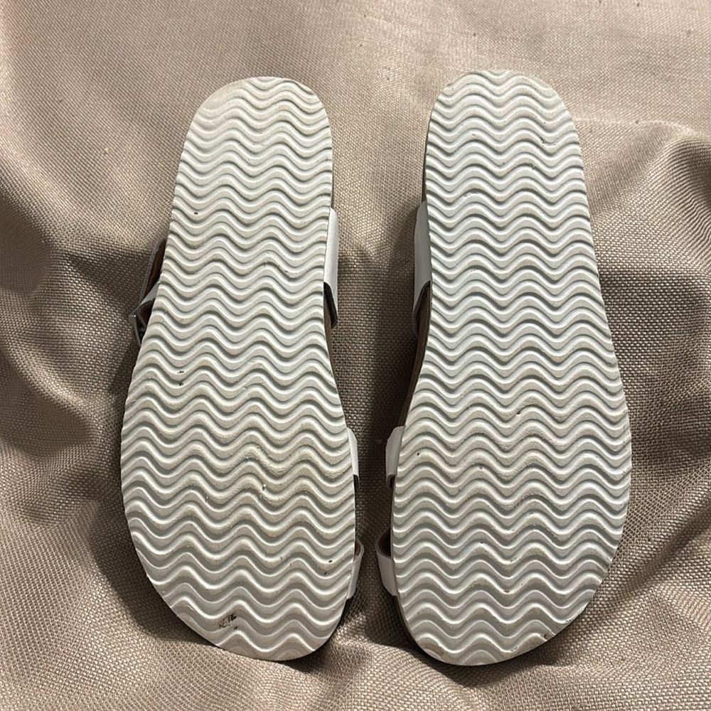 Eastland Tiogo Leather Toe Ring Sandals - Picture 9 of 9